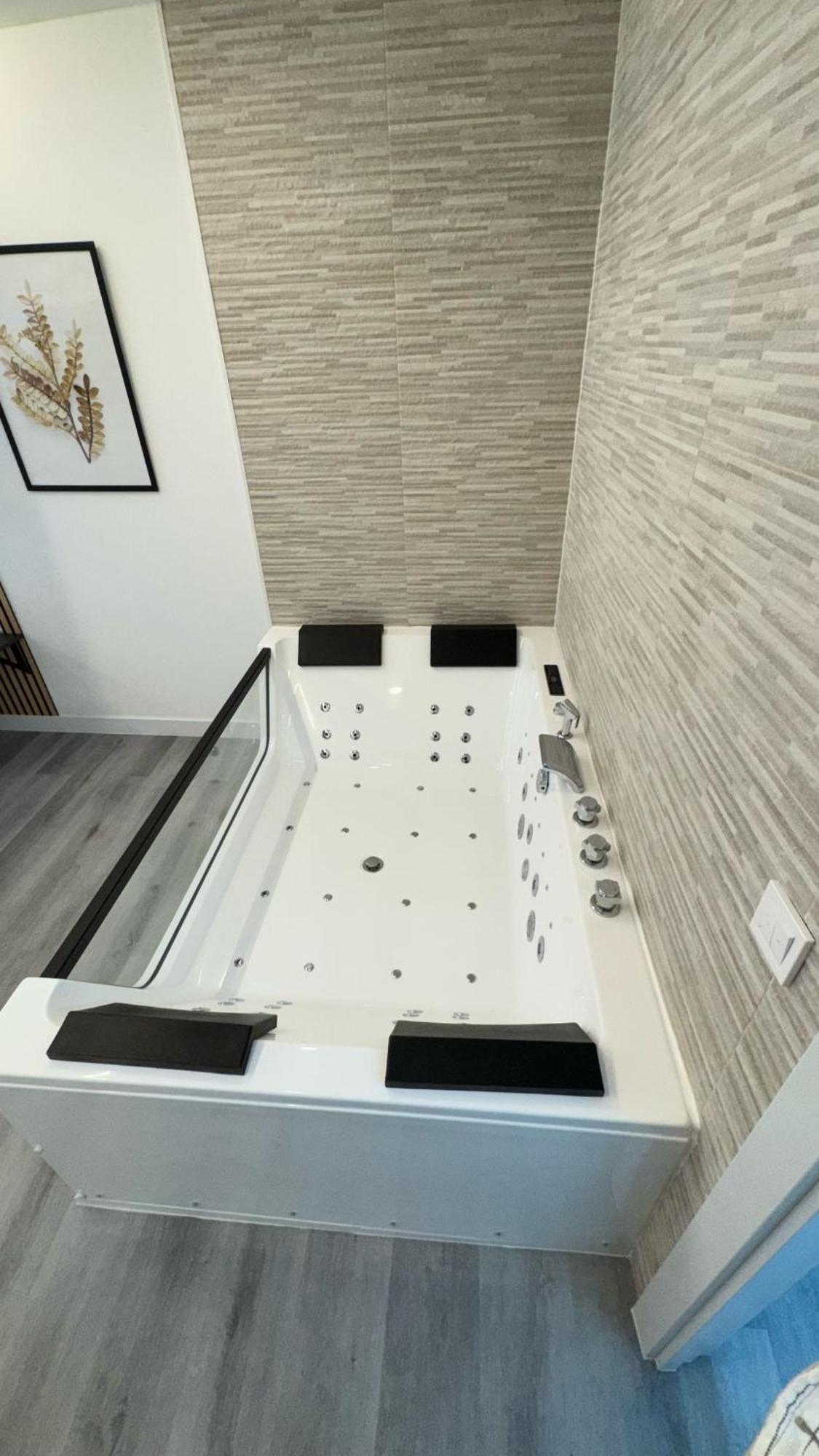 Jacuzzi Rooms Puente De Vallecas — Photos 1